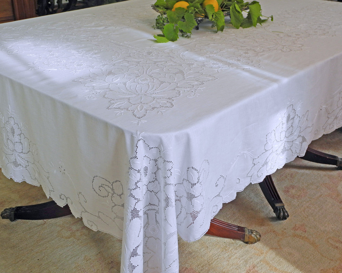 Dining tablecloth in 100% linen, embroidered by hand with drawn thread needlework.