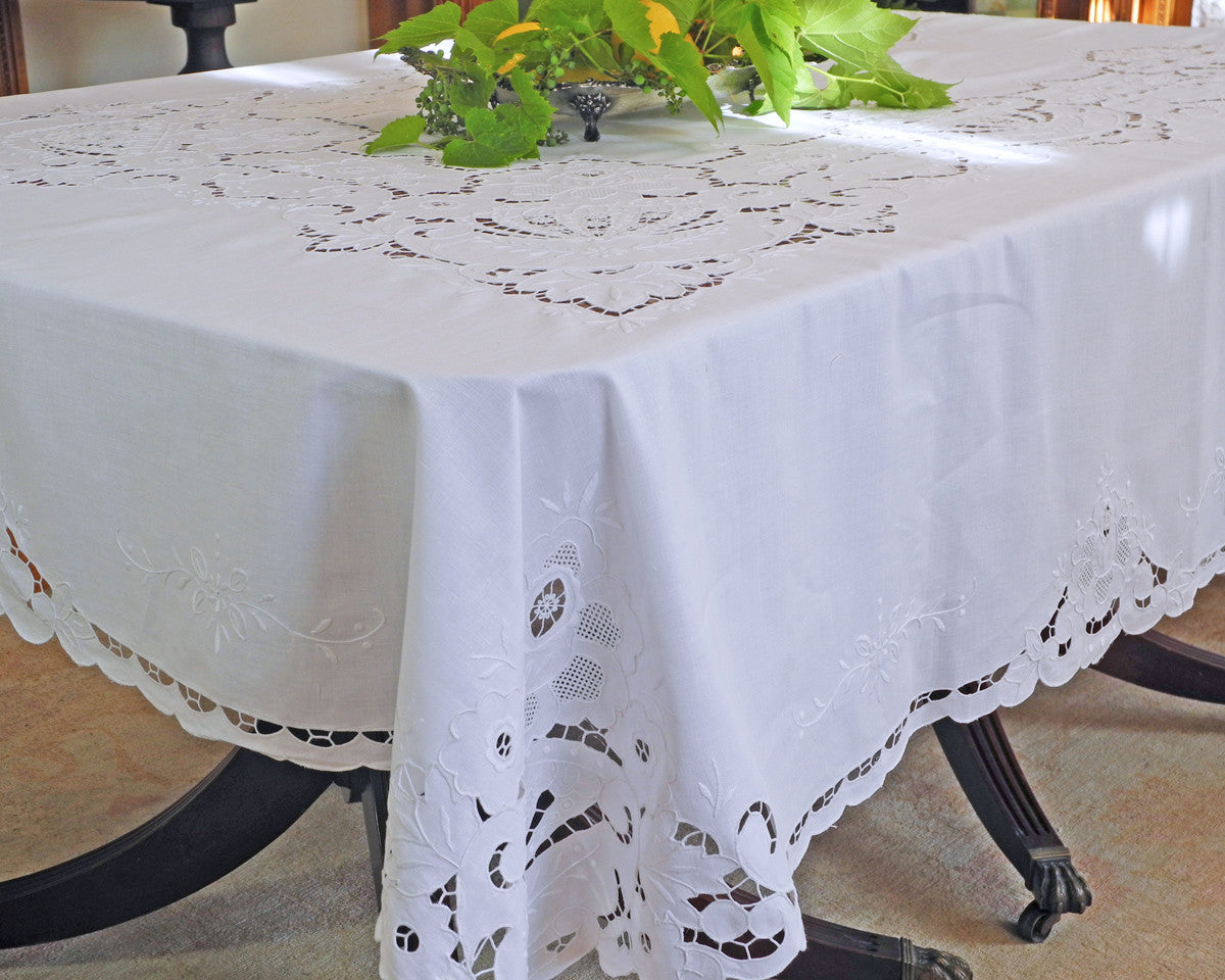 dining tablecloth in embroidered white linen.